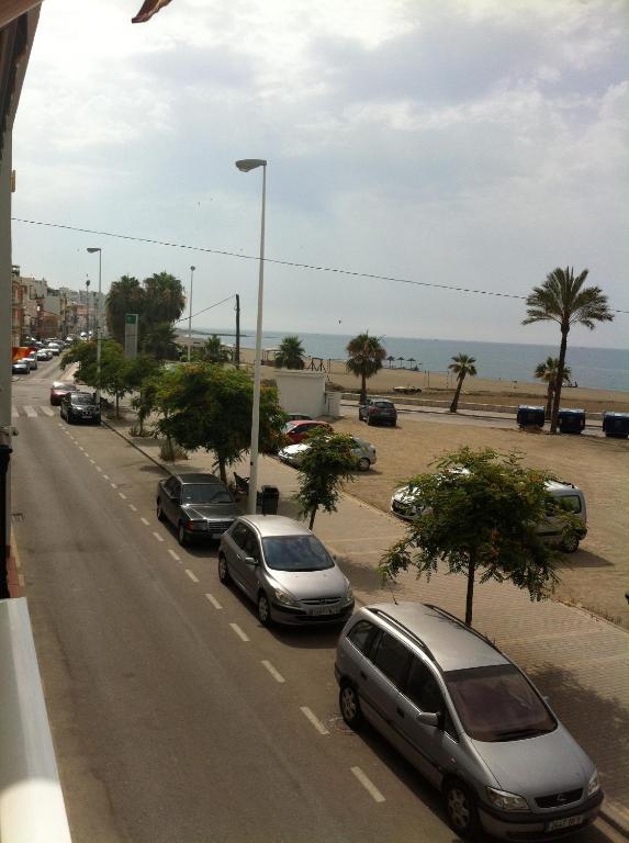 Hostal El Puerto كاليتا دي فيليز المظهر الخارجي الصورة