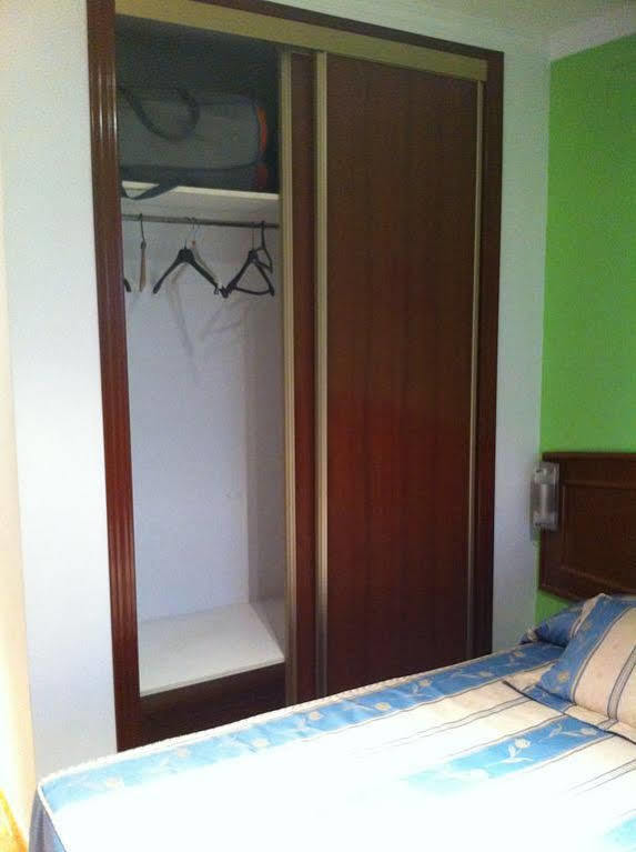 Hostal El Puerto كاليتا دي فيليز المظهر الخارجي الصورة