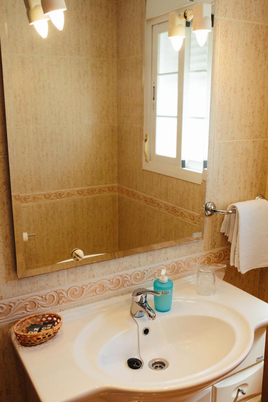 Hostal El Puerto كاليتا دي فيليز المظهر الخارجي الصورة